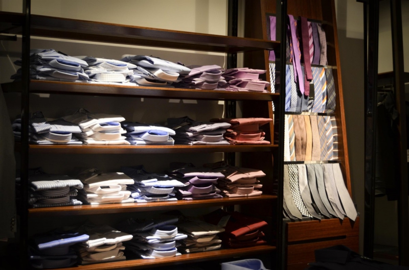 ecommerce-BREIL SUR ROYA-min_shirts_exhibition_shop_shopping_shelf_buy_business_clothing-940715